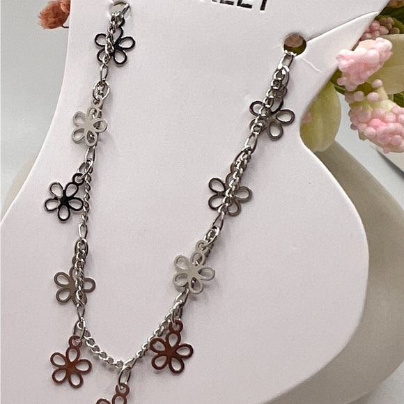 Silver Flower Anklet - Picture 1 of 5